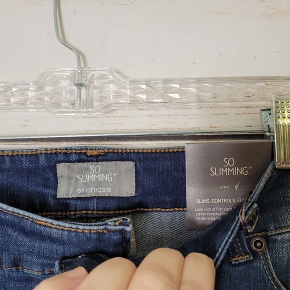 NWT Chico's So-Slimming Bootcut Jeans Size 14 Short - Picture 3 of 5